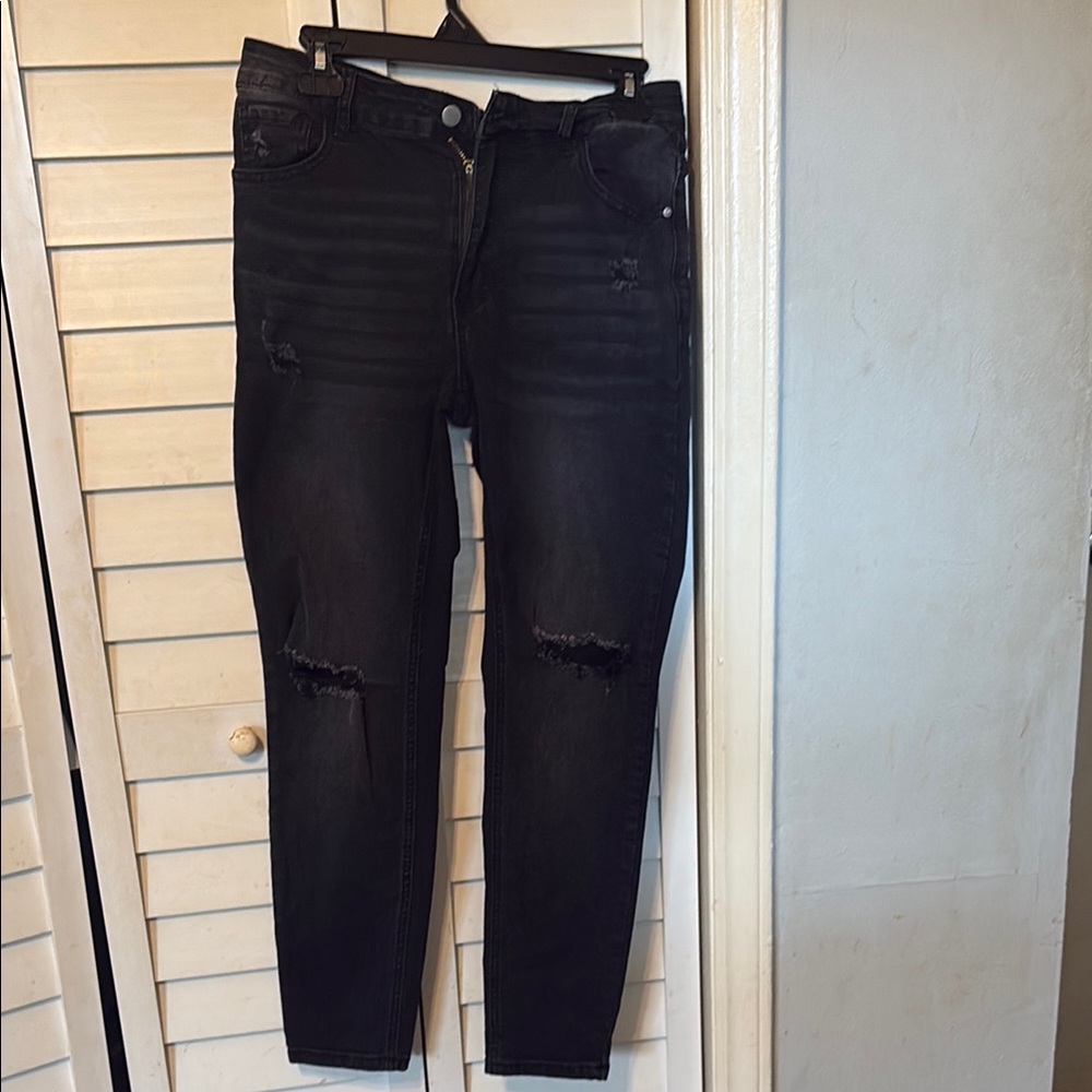 Women's Black Distressed Jeans